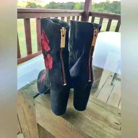 Intentionally Blank Black Embroidered‎ Rose Boots Size 39 - Picture 9 of 11